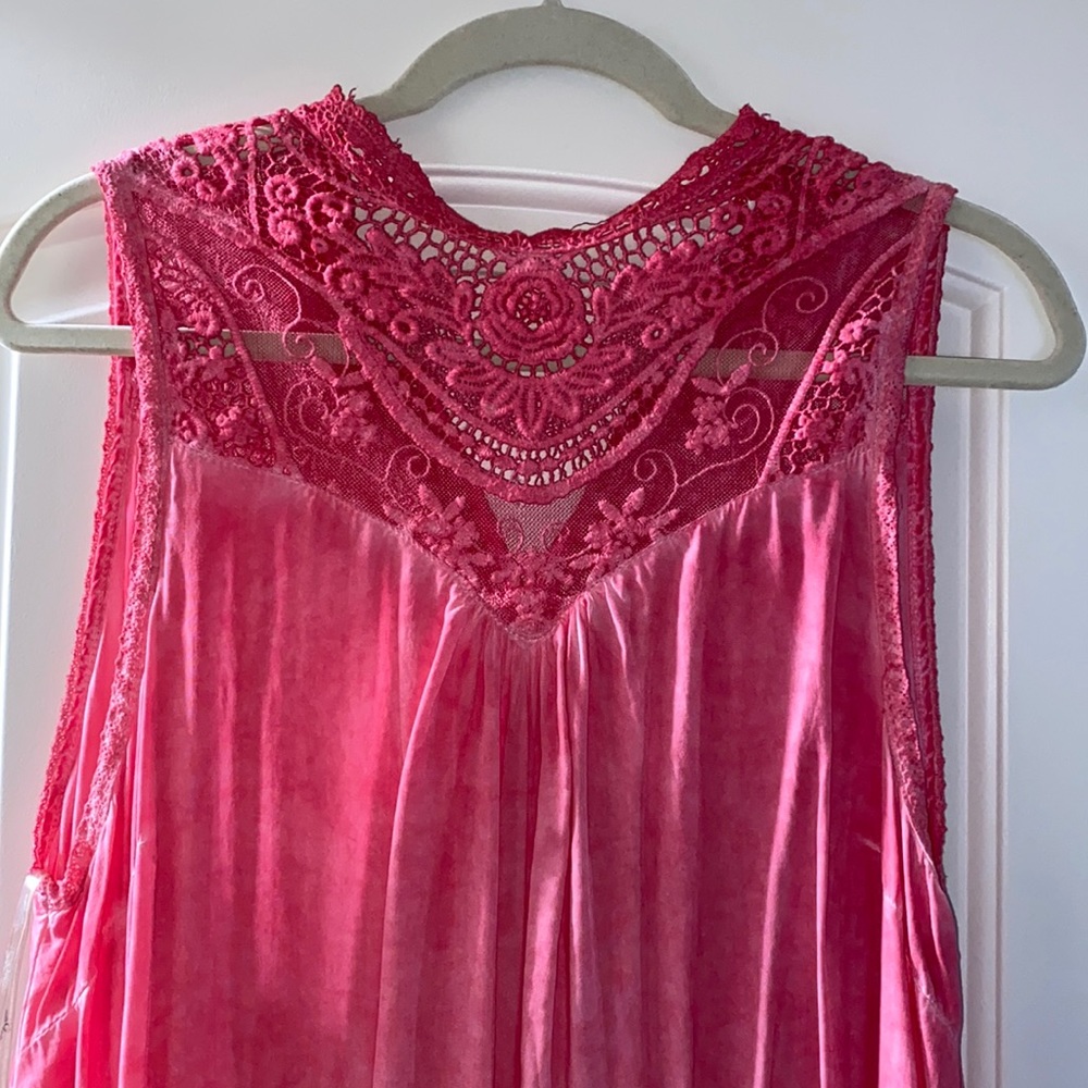 Umgee size medium, beautiful coral color